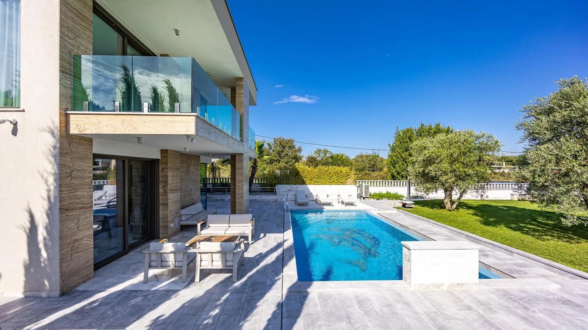 Luxury Villa Con Brio Pomer 0*,